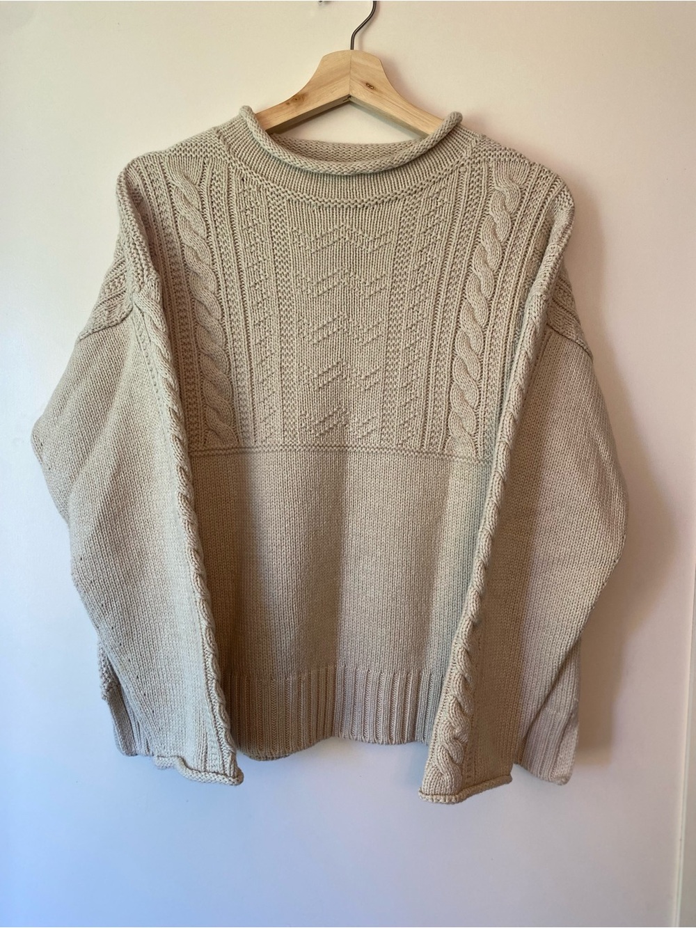 TOAST SMALL - Cozy Cream Cable-Knit Women's Sweater.